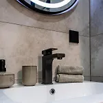 Luxury 2bedroom In Complex Family Garden With Free Parking Apartmán