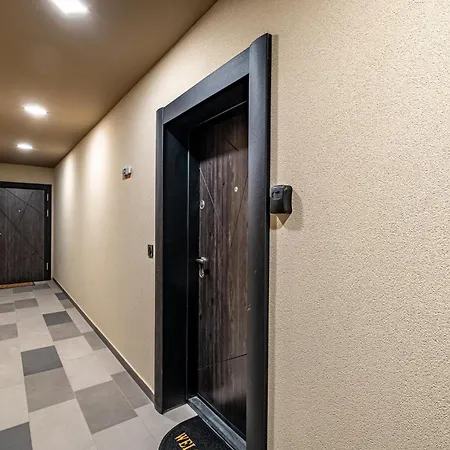 Luxury 2bedroom In Complex Family Garden With Free Parking Appartamento