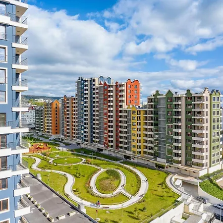 Luxury 2bedroom In Complex Family Garden With Free Parking Apartment
